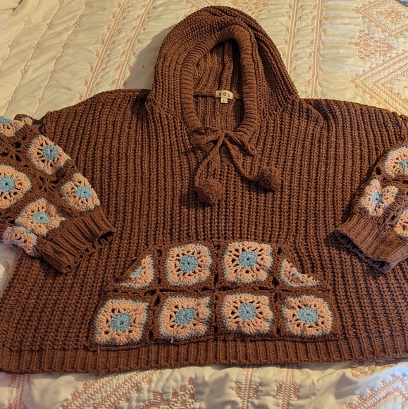 Women's Sweater - Picture 1 of 5